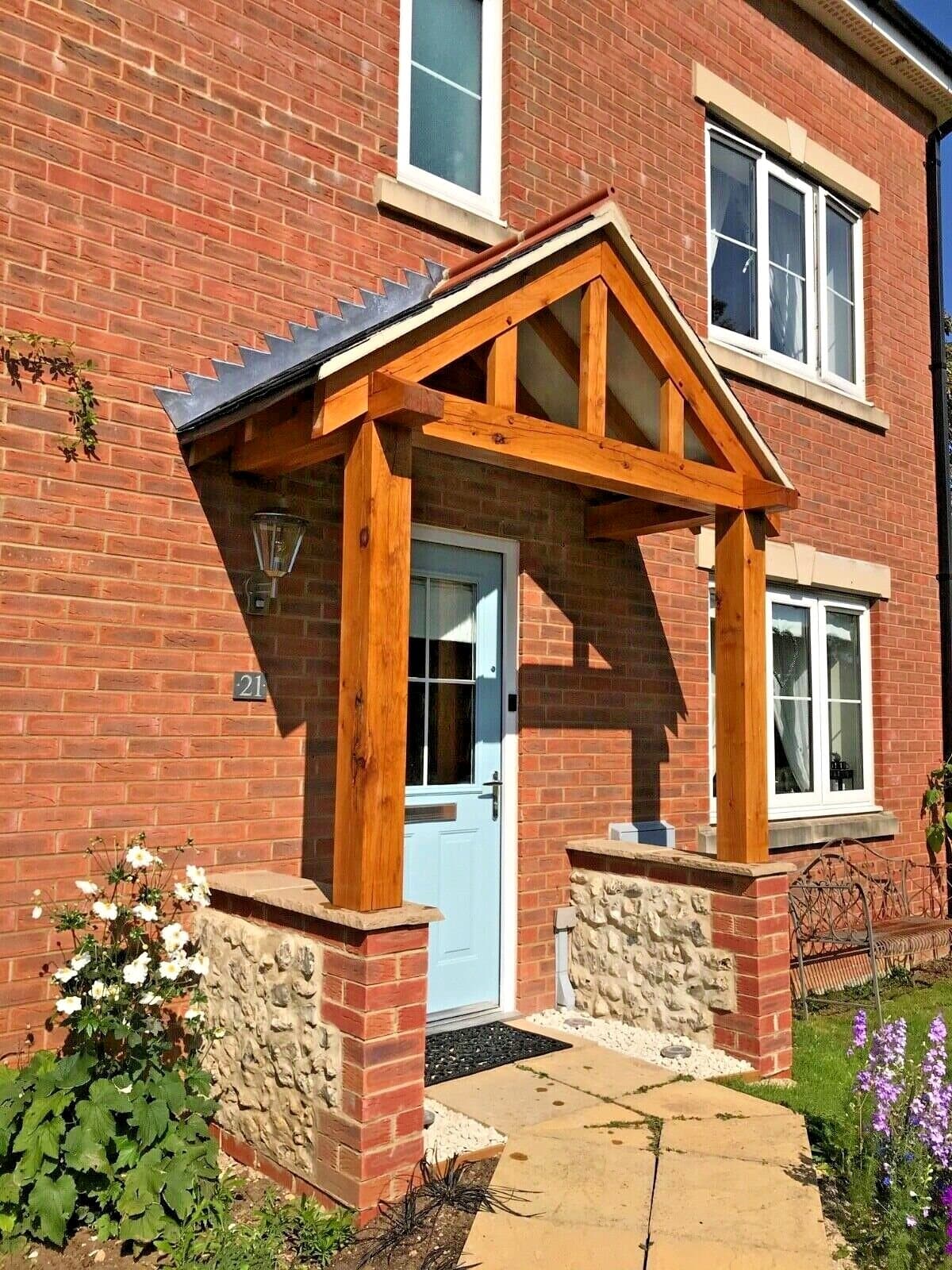 The Worcester from the front path: heavy oak posts on stone-faced dwarf walls, king post truss above